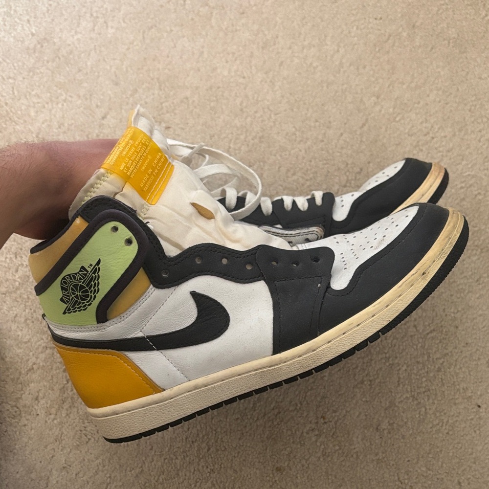 Jordan 1 Retro High/White black Volt University Gold